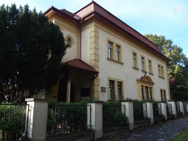 Templom és gyülekezeti ház