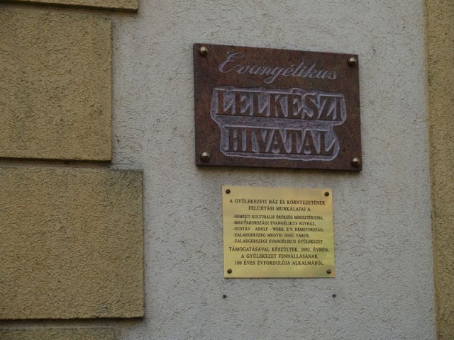 Templom és gyülekezeti ház